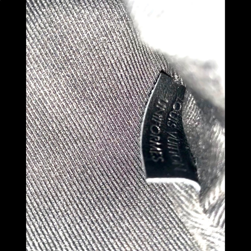 LV x Virgil Volga Belt Bag - Picture 5 of 11